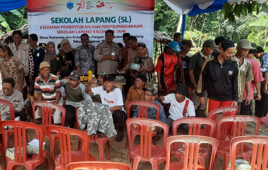Bhabinkamtibmas Polsek Bojong Hadiri Kegiatan Sekolah Lapangan Kelompok Tani 3 WhatsApp Image 2023 08 24 at 14.45.06