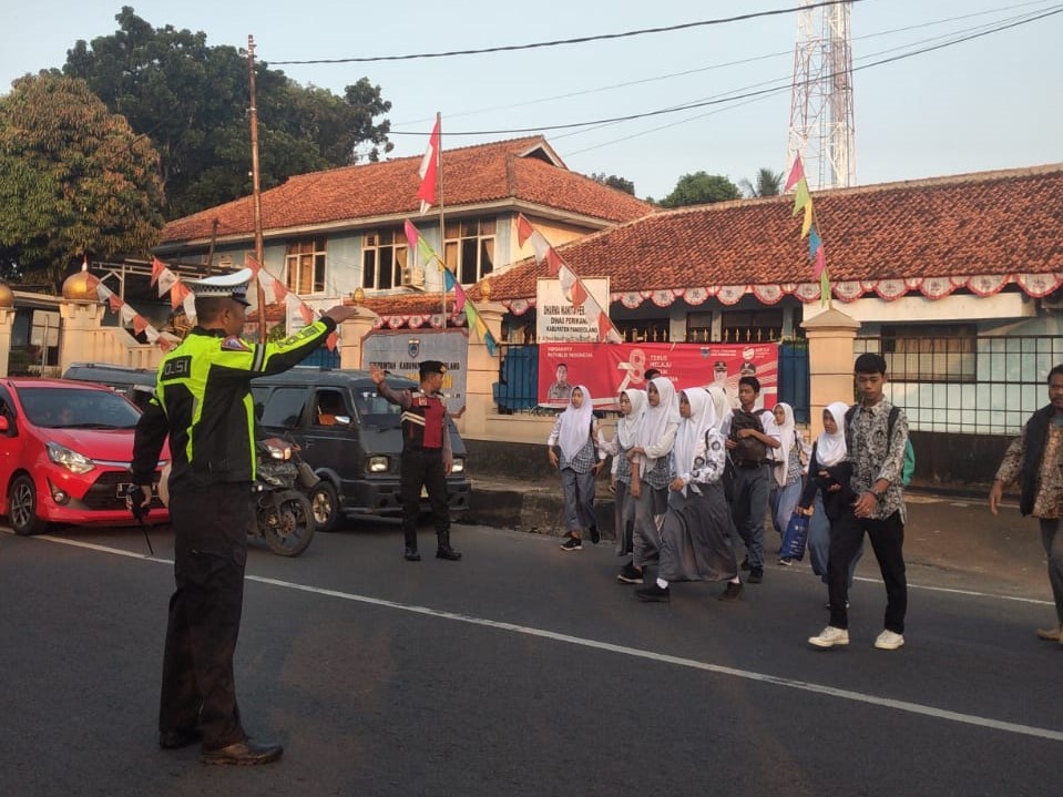 Berikan Kenyamanan Berlalulintas, Polsek Pandeglang Rutin Gelar Strong Point 6 WhatsApp Image 2023 08 24 at 22.37.16