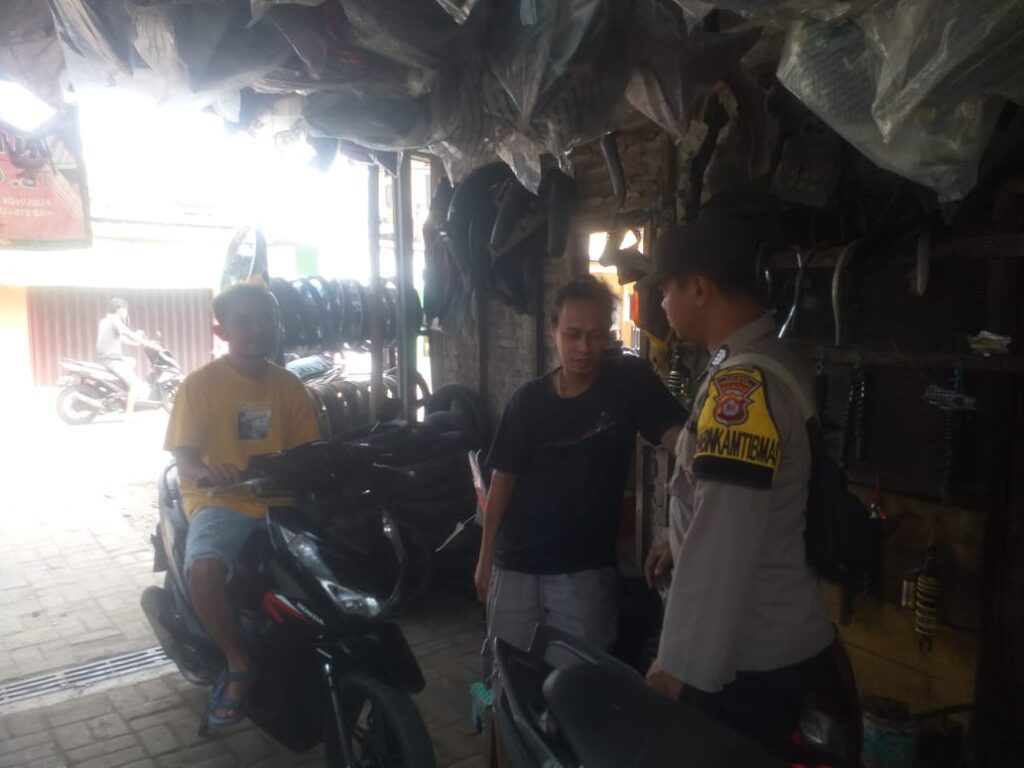 Sambangi bengkel, Bhabinkamtibmas Polsek Menes Sampaikan Pesan Kamtibmas 8 WhatsApp Image 2023 08 26 at 21.12.49