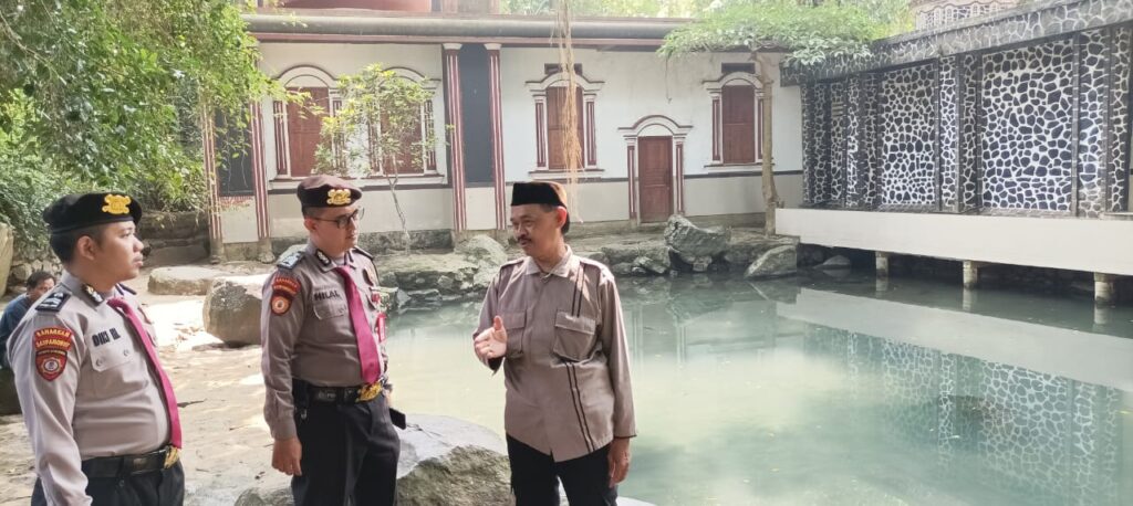 Patroli Dialogis Sat Pamobvit Polres Pandeglang di Obyek Wisata 6 WhatsApp Image 2023 08 27 at 08.47.33
