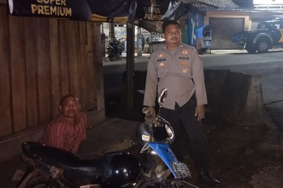 Antisipasi Gangguan Kamtibmas Malam Hari Polsek Saketi Gelar Patroli 5 WhatsApp Image 2023 08 27 at 21.35.45