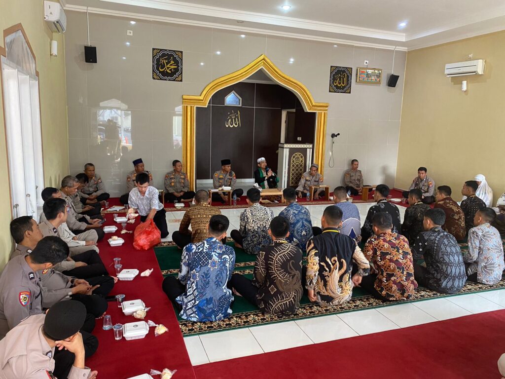 Beri Asupan Rohani Personil, Polres Pandeglang Gelar Pengajian 1 WhatsApp Image 2023 08 31 at 09.20.46