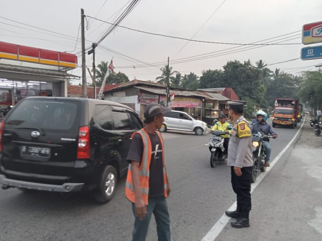 Polsek Cikedal Gelar Strong Point Ciptakan Kamseltibcar Lantas 5 WhatsApp Image 2023 08 31 at 10.08.24