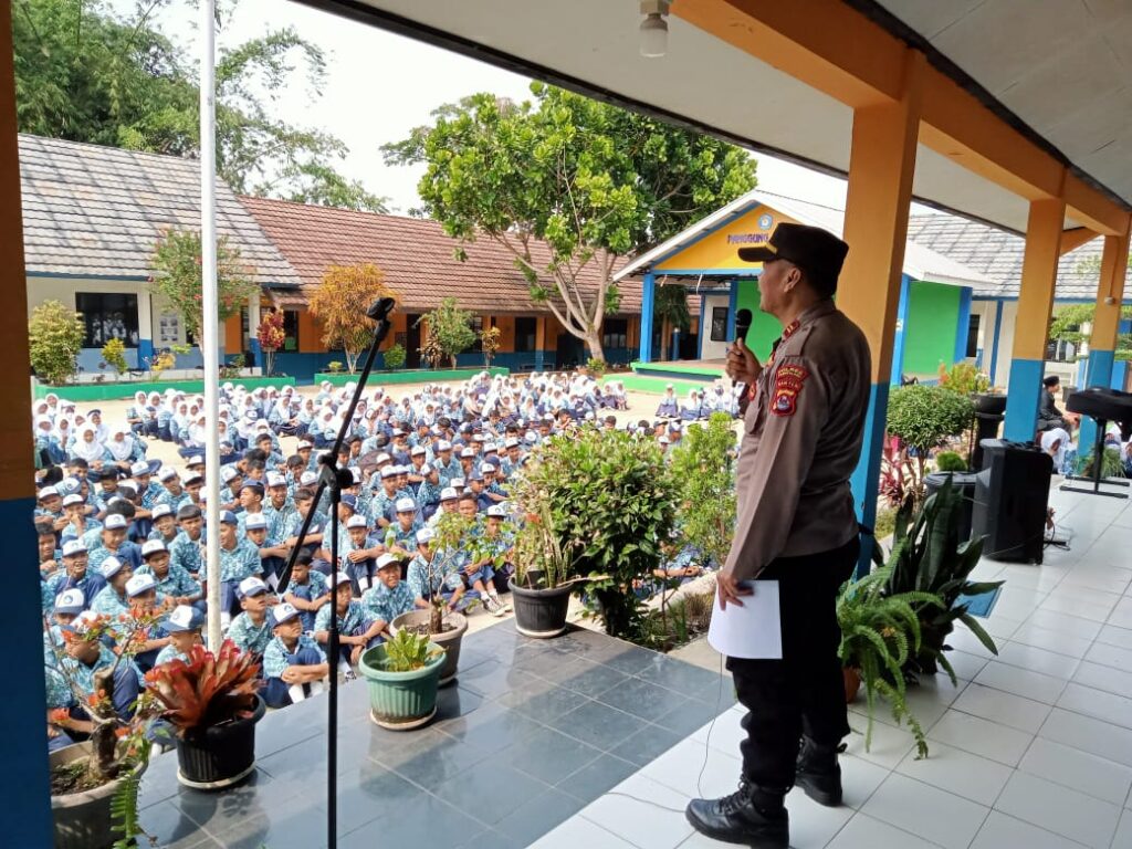 Kapolsek Banjar Beri Penyuluhan Anti-Bullying di SMP 1 Kaduhejo 10 WhatsApp Image 2023 10 03 at 08.55.09