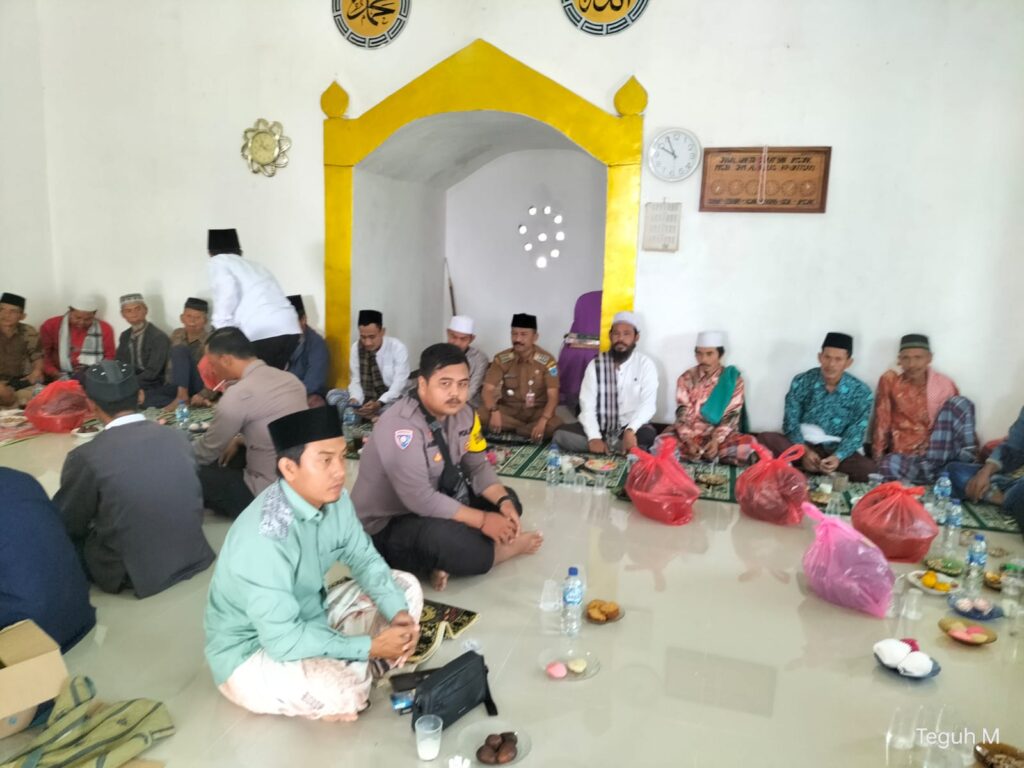 Bhabinkamtibmas Polsek Angsana Hadiri Kegiatan Memperingati Maulid Nabi Muhammad 4 WhatsApp Image 2023 10 03 at 19.45.19