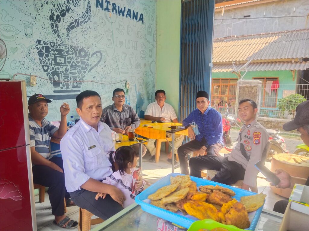 Bhabinkamtibmas Polsek Panimbang Melaksanakan Sambang dan Patroli dalam Upaya Ciptakan Kamtibmas yang Aman 7 WhatsApp Image 2023 10 07 at 13.19.14