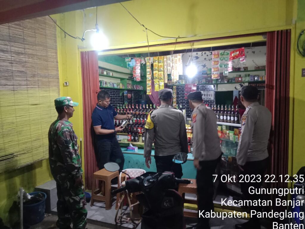 Polsek Banjar Gelar Patroli Bersama TNI, Masyarakat Merasa Aman 6 WhatsApp Image 2023 10 08 at 08.49.44