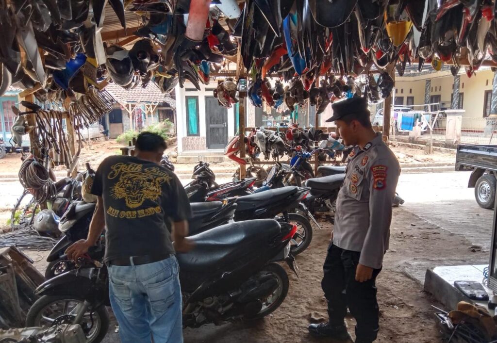 Polsek Cikedal Lakukan Sambang DDS dan Berikan Himbauan Kamtibmas 4 WhatsApp Image 2023 10 08 at 09.07.58