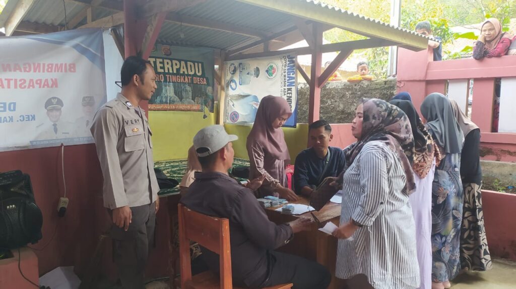 Polsek Banjar Bantu Monitoring Penyaluran Program Bantuan Pangan Semester 2 Tahap II Tahun 2023 5 WhatsApp Image 2023 10 12 at 19.12.17
