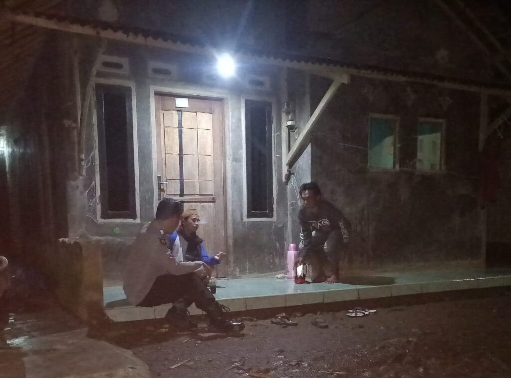 Polsek Pulosari: Patroli Rutin untuk Ciptakan Lingkungan Aman dan Kondusif 10 WhatsApp Image 2023 10 14 at 11.56.42