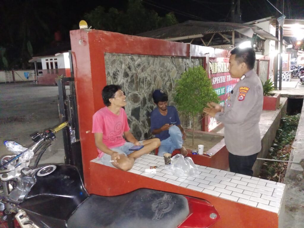Polsek Carita Menggelar Patroli Malam Ciptakan Kamtibmas yang Aman dan Nyaman 5 WhatsApp Image 2023 10 15 at 09.19.26