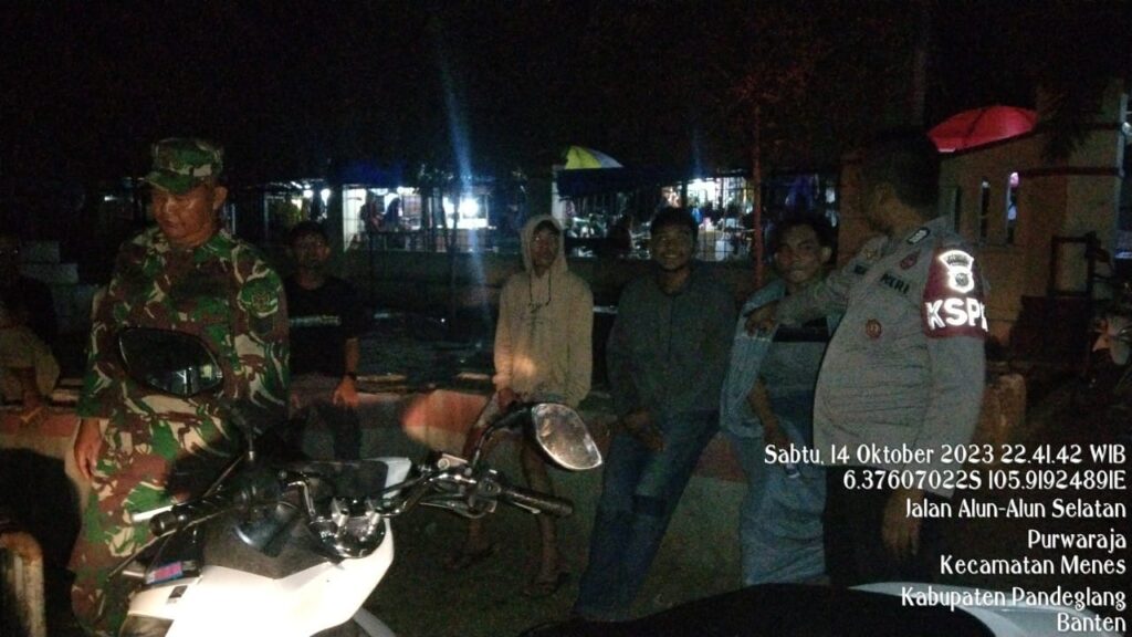 Patroli Gabungan Polsek Menes, Koramil Menes, dan Pol-PP untuk Mewujudkan Situasi Kamtibmas yang Aman dan Kondusif 2 WhatsApp Image 2023 10 15 at 12.31.37