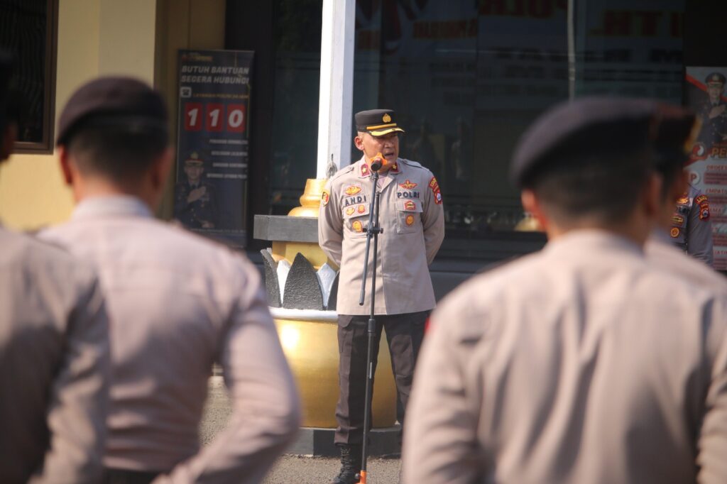 Wakapolres Pandeglang Pimpin Apel Pagi dan Ingatkan Pelayanan Terbaik kepada Masyarakat 7 WhatsApp Image 2023 10 16 at 09.56.28