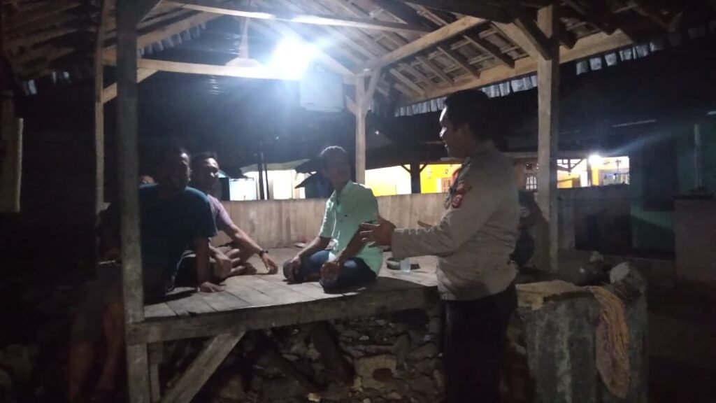 Polsek Pagelaran Gelar Patroli Malam dan Himbauan Kamtibmas 6 WhatsApp Image 2023 10 16 at 11.00.18