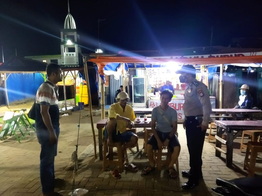 Polsek Labuan: Patroli Malam untuk Meningkatkan Kamtibmas yang Aman dan Kondusif 7 WhatsApp Image 2023 10 16 at 11.03.10
