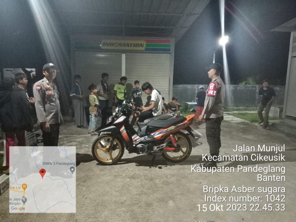 Polsek Cikeusik Gelar Patroli Malam untuk Mewujudkan Kamtibmas yang Aman dan Kondusif 4 WhatsApp Image 2023 10 16 at 11.14.07
