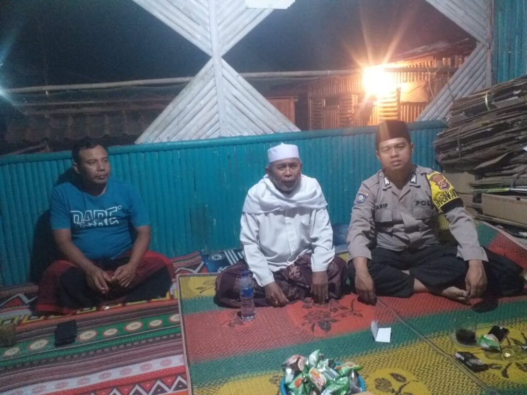 Bhabinkamtibmas Polsek Menes Sambangi Tokoh Masyarakat dan Ajak Warga Jaga Kamtibmas 6 WhatsApp Image 2023 10 17 at 12.54.36