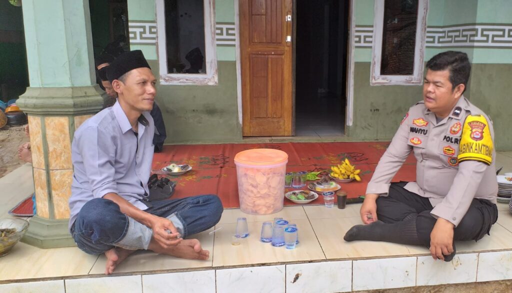 Bhabinkamtibmas Polsek Pandeglang Perkuat Sinergi Polisi dan Masyarakat untuk Jaga Kamtibmas di Wilayah Binaan 8 WhatsApp Image 2023 10 17 at 14.09.05