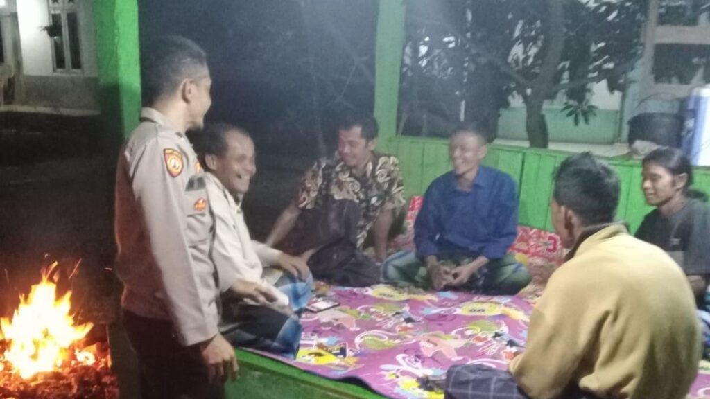 Polsek Cigeulis Gelar Patroli Malam Dalam Upaya Mewujudkan Kamtibmas Aman dan Kondusif 3 WhatsApp Image 2023 10 18 at 09.42.19