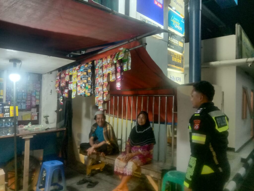 Polsek Labuan Gelar Patroli Malam untuk Ciptakan Kamtibmas Aman dan Kondusif 4 WhatsApp Image 2023 10 18 at 09.44.30