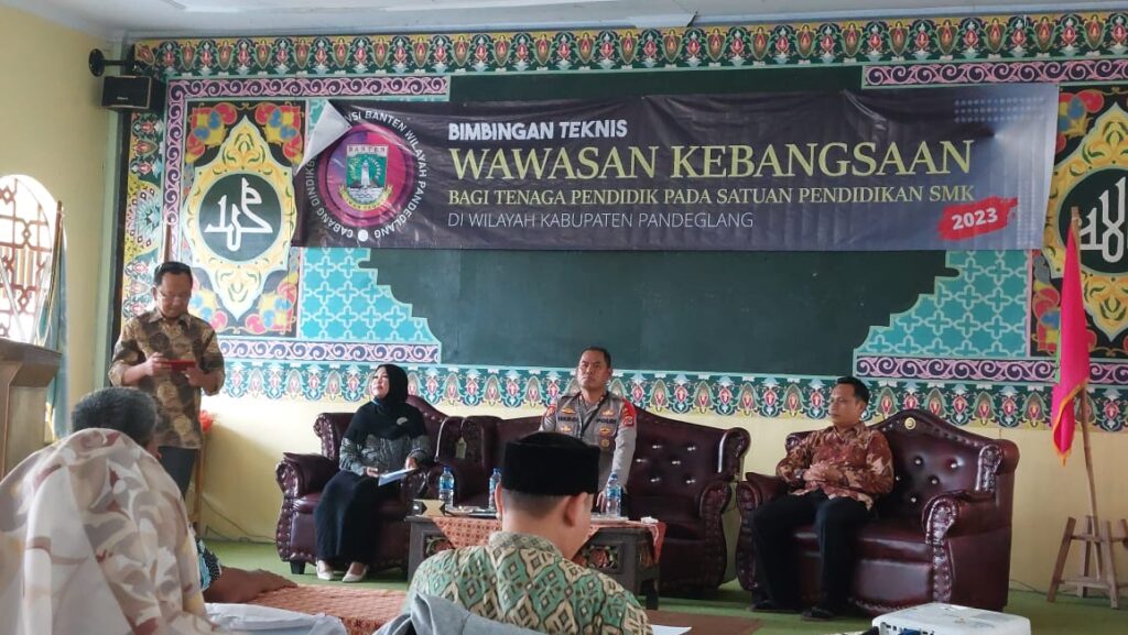 Kapolsek Menes Bagikan Wawasan Kebangsaan kepada Pendidik SMK di Kabupaten Pandeglang 3 WhatsApp Image 2023 10 19 at 19.14.38