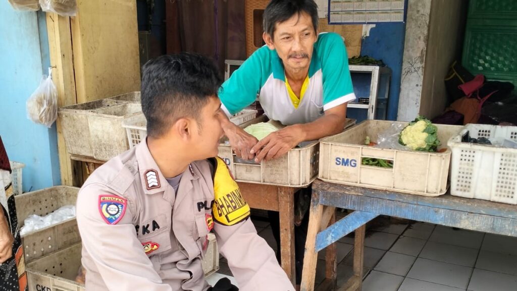 Bhabinkamtibmas Polsek Pandeglang Beri Perhatian Kepada Kp Ciekek Masjid 2 8 WhatsApp Image 2023 10 19 at 19.46.31