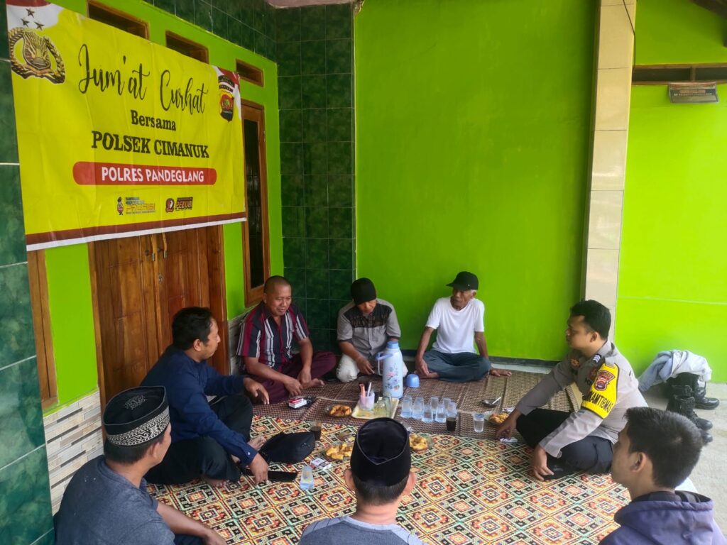 Polsek Cimanuk Gelar Jumat Curhat, Masyarakat Antusias 10 WhatsApp Image 2023 10 20 at 13.29.30