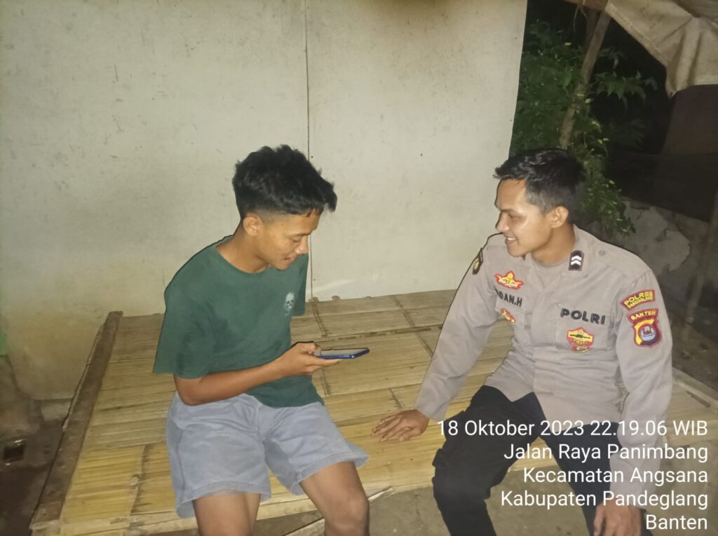 Anggota Piket Polsek Angsana Laksanakan Patroli Rutin Cegah Gangguan Kamtibmas 4 WhatsApp Image 2023 10 20 at 14.31.59