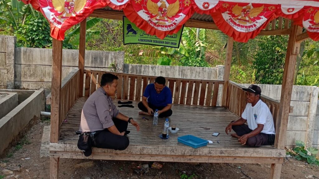 Bhabinkamtibmas Polsek Munjul Terus Sambang dan Jalin Silaturahmi dengan Warga 6 WhatsApp Image 2023 10 20 at 14.44.06