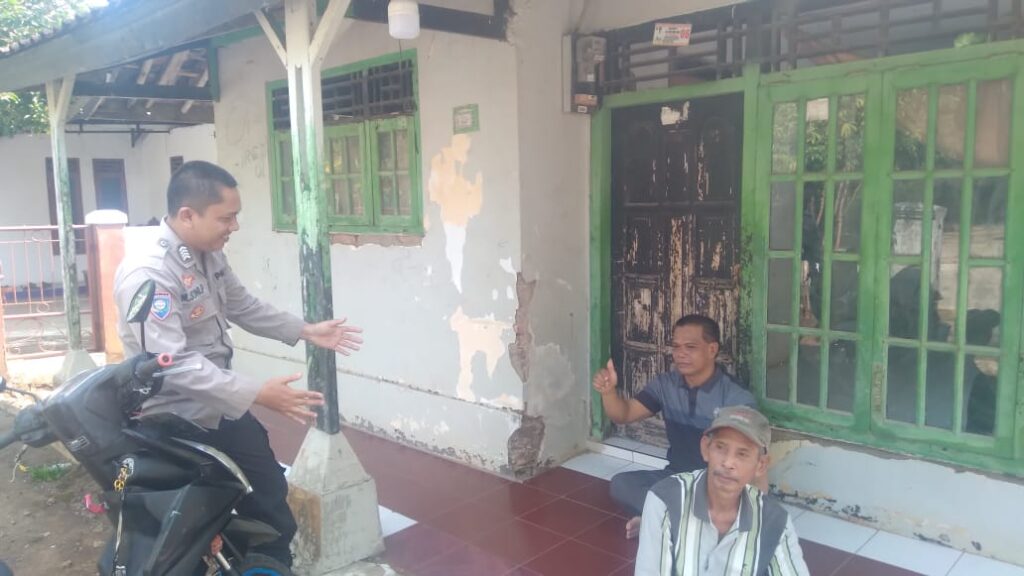 Bhabinkamtibmas Polsek Pagelaran Terus Membangun Silaturahmi dengan Warga Desa Binaan 3 WhatsApp Image 2023 10 20 at 14.55.44