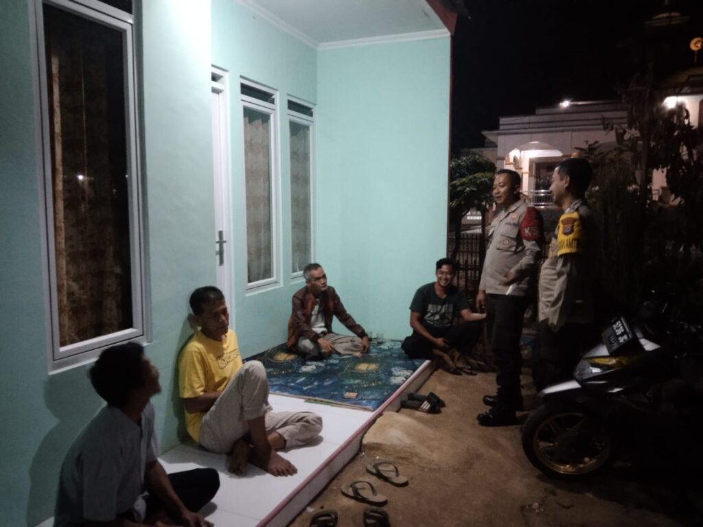 Polsek Menes Polres Pandeglang Gelar Patroli Malam untuk Pencegahan Kriminalitas 8 WhatsApp Image 2023 10 22 at 11.27.27
