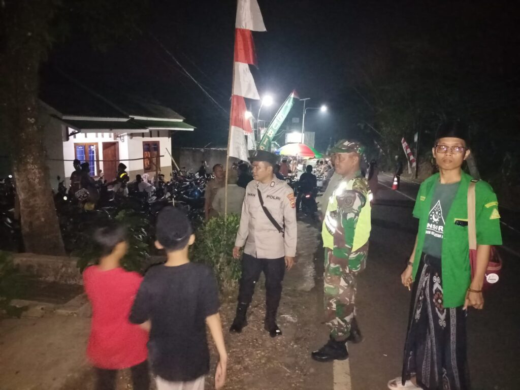 Polsek Pulosari Gelar Patroli Gabungan Sinergitas untuk Menjaga Kamtibmas 4 WhatsApp Image 2023 10 22 at 11.57.32