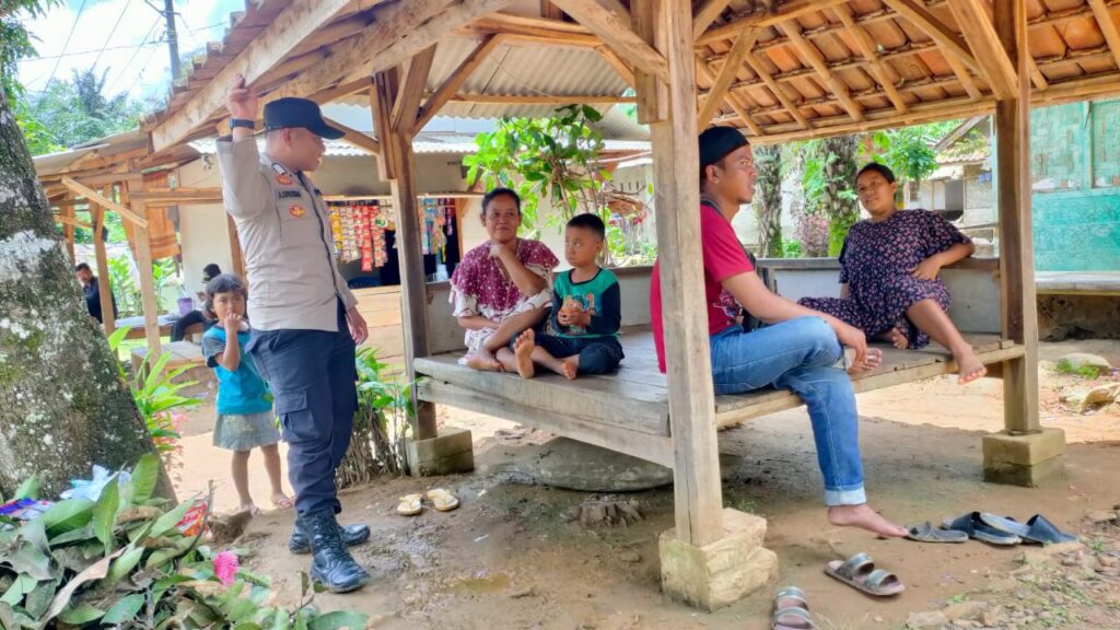 Polsek Munjul Lakukan Kegiatan Sambang KRYD untuk Jaga Kamtibmas 1 WhatsApp Image 2023 10 23 at 11.25.47