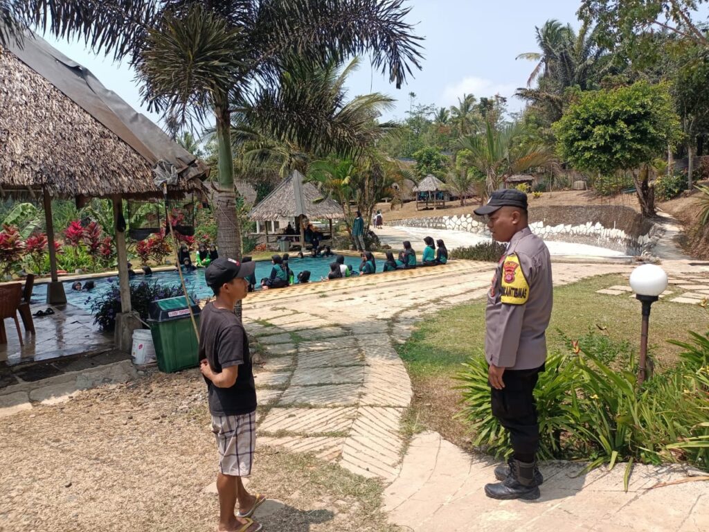 Polsek Cimanggu Siap Amankan Obyek Wisata di Akhir Pekan 3 WhatsApp Image 2023 10 23 at 11.40.52