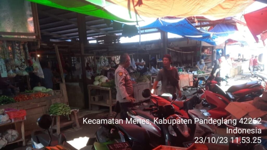 Polsek Menes Gelar Kegiatan Patroli Dialogis di Pasar Tradisional Menes 10 WhatsApp Image 2023 10 23 at 20.41.59