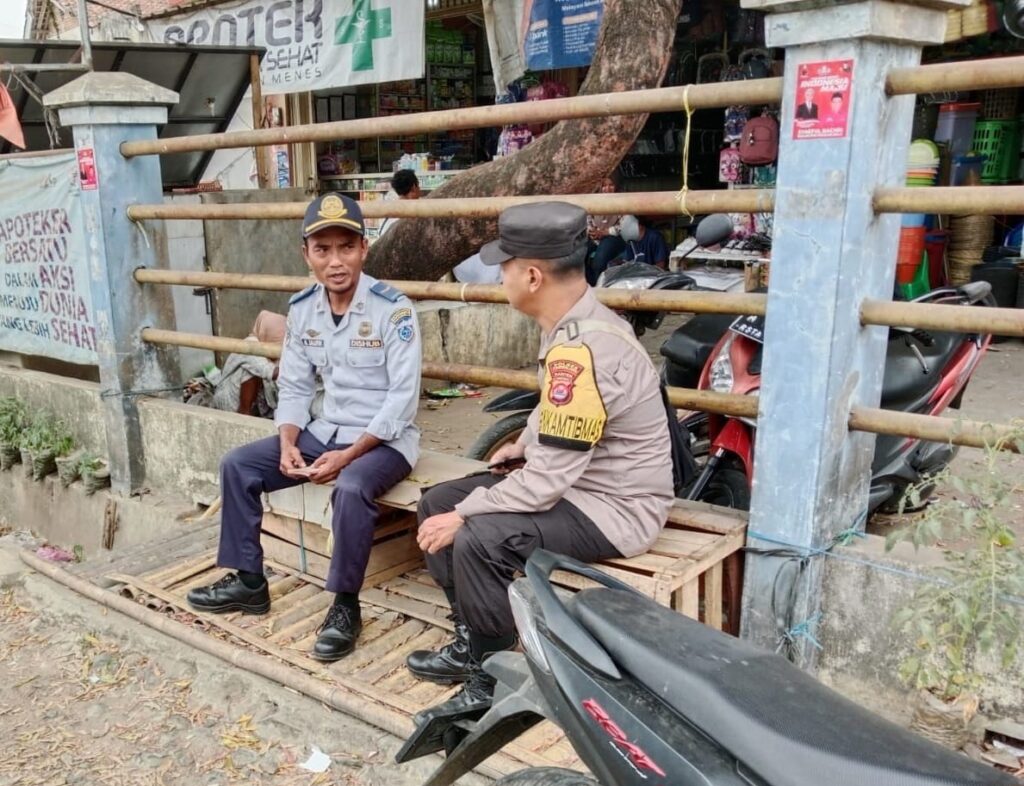 Polsek Menes Berikan Sosialisasi Ketertiban Lalulintas dan Keselamatan Berkendara 2 WhatsApp Image 2023 10 24 at 10.57.14