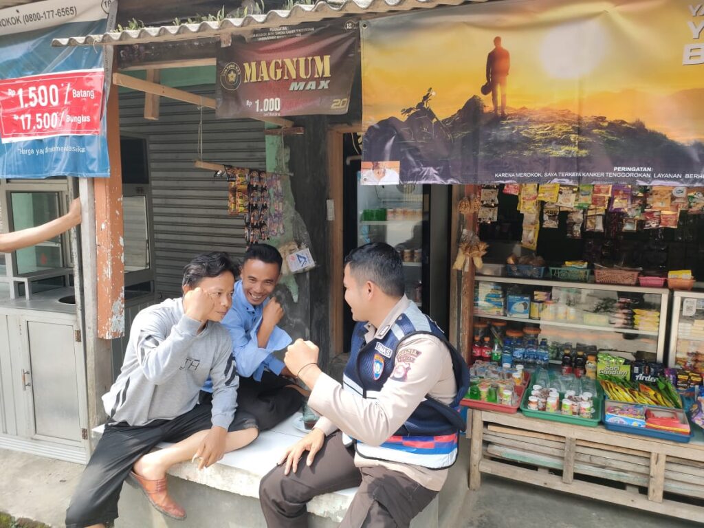 Bhabinkamtibmas Polsek Pulosari Terus Membangun Kekompakan dengan Warga Binaan 4 WhatsApp Image 2023 10 26 at 15.13.06
