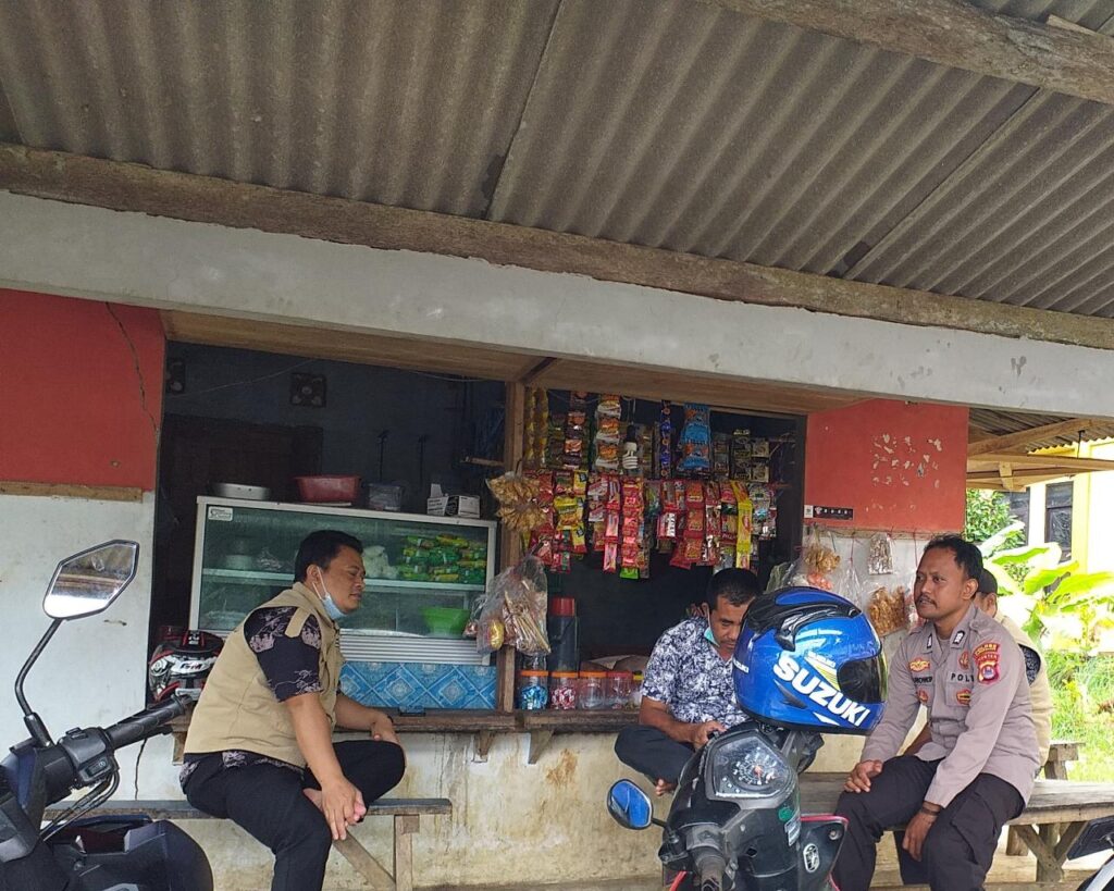 Bhabinkamtibmas Polsek Pulosari Terus Jalin Silaturahmi dengan Warga Binaan 2 WhatsApp Image 2023 10 26 at 20.47.36