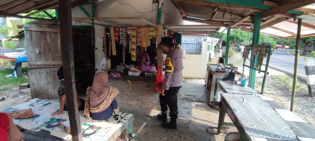 Bhabinkamtibmas Polsek Cikeusik Terus Berikan Pembinaan dan Penyuluhan Kamtibmas 1 WhatsApp Image 2023 10 27 at 11.16.27