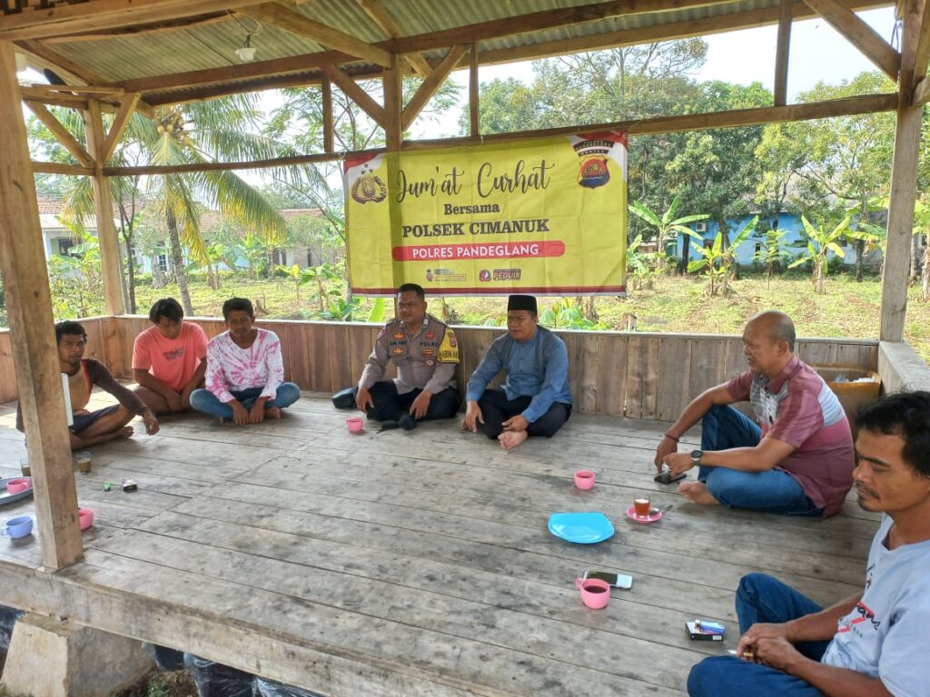 Polsek Cimanuk Gelar Jumat Curhat, Masyarakat Apresiasi 7 WhatsApp Image 2023 10 27 at 14.22.23