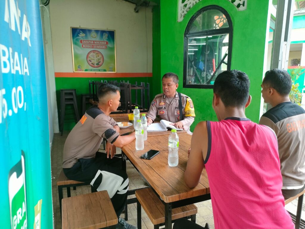 Bhabinkamtibmas Polsek Pandeglang Sambangi Warga Binaan di SD IT IRSYADUL IBAD 5 WhatsApp Image 2023 10 29 at 19.13.57