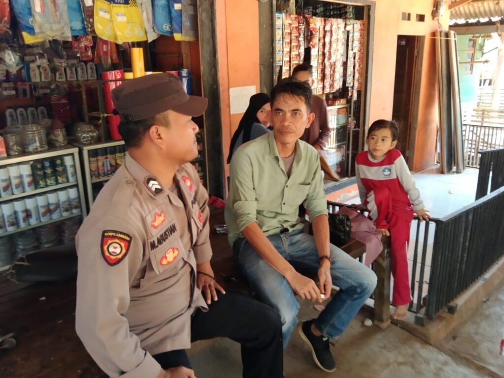 Polsek Cimanggu Terus Tingkatkan Soliditas dengan Masyarakat Melalui Sambang dan Bersilaturahmi 8 WhatsApp Image 2023 10 29 at 19.26.54