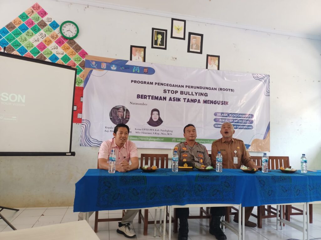 Polsek Pulosari Gelar Penyuluhan Pencegahan Bullying di SMKN 10 Pandeglang 3 WhatsApp Image 2023 10 31 at 11.03.43