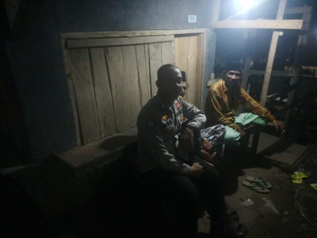 Polsek Pulosari Melaksanakan Patroli C3 Untuk Mewujudkan Lingkungan Aman dan Kondusif 10 WhatsApp Image 2023 11 01 at 09.24.02