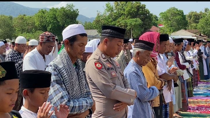 Polsek Sumur Ikuti Shalat Istisqa di Kecamatan Sumur 10 WhatsApp Image 2023 11 02 at 14.02.55