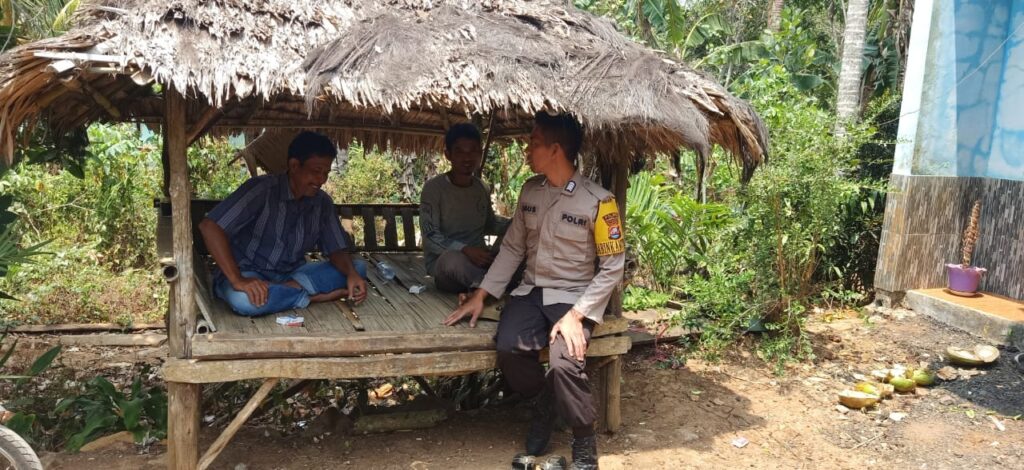 Bhabinkamtibmas Polsek Cimanggu Ajak Warga Meningkatkan Kebersihan dan Keamanan Lingkungan 6 WhatsApp Image 2023 11 02 at 18.08.24