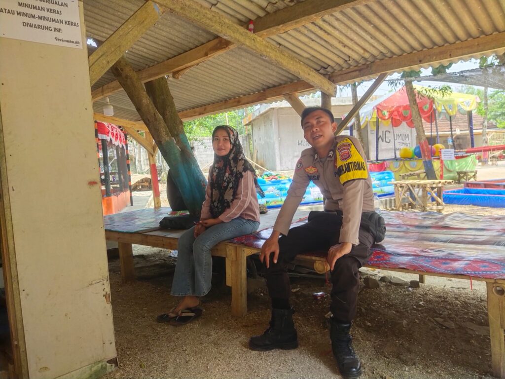 Bhabinkamtibmas Polsek Panimbang Terus Sambangi Warga di Desa Binaan 1 WhatsApp Image 2023 11 03 at 10.50.18