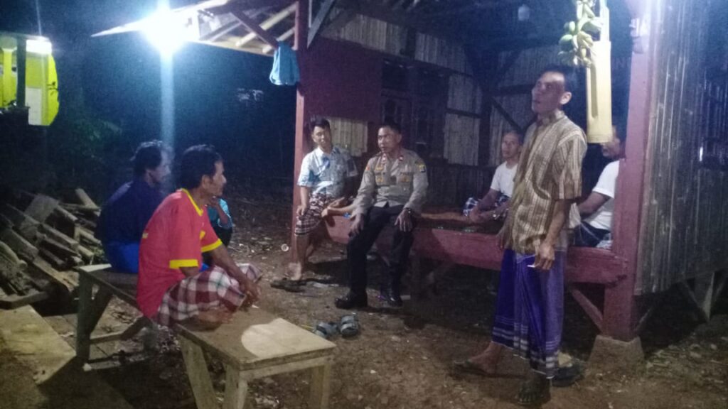 Polsek Cadasari Gelar Patroli Malam dalam Upaya Antisipasi Gangguan Kamtibmas 6 WhatsApp Image 2023 11 04 at 18.41.21