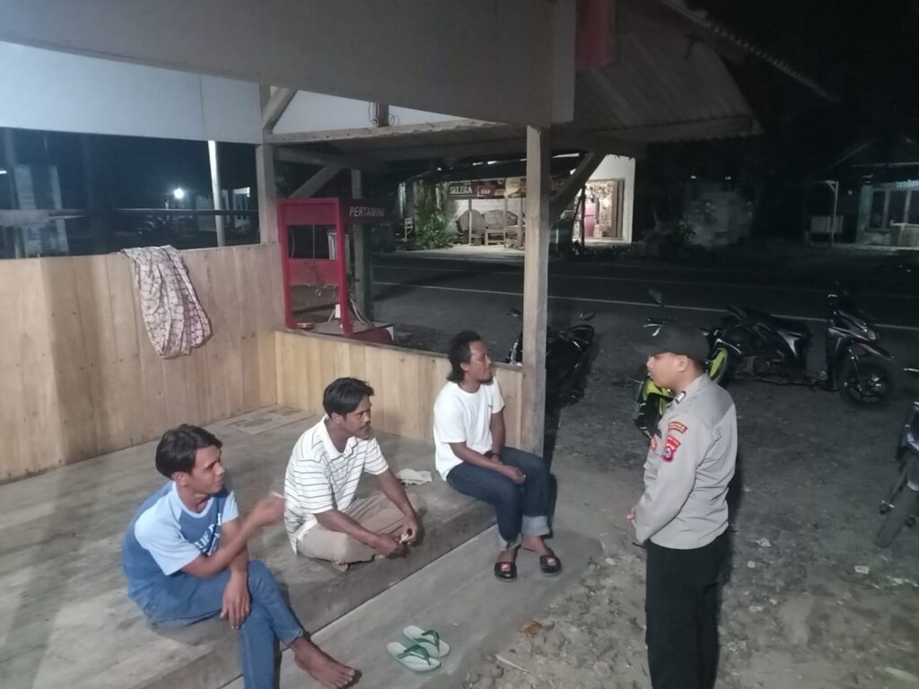 Polsek Sumur Lakukan Patroli Malam dalam Upaya Memelihara Kamtibmas di Wilayah Hukumnya 5 WhatsApp Image 2023 11 04 at 19.54.56
