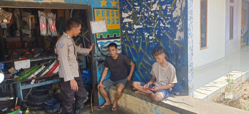 Bhabinkamtibmas Polsek Cimanggu Melaksanakan Sambang dan Dialogis untuk Wujudkan Kamtibmas yang Aman dan Kondusif 8 WhatsApp Image 2023 11 05 at 11.33.48